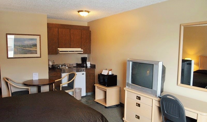 Vulcan Country Inn | 110 Centre St, Vulcan, AB T0L 2B0, Canada | Phone: (403) 485-2281