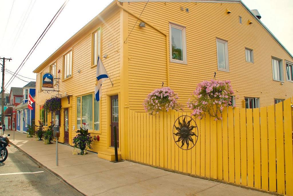 Rum Runner Inn | 66 Montague St, Lunenburg, NS B0J 2C0, Canada | Phone: (902) 634-9200