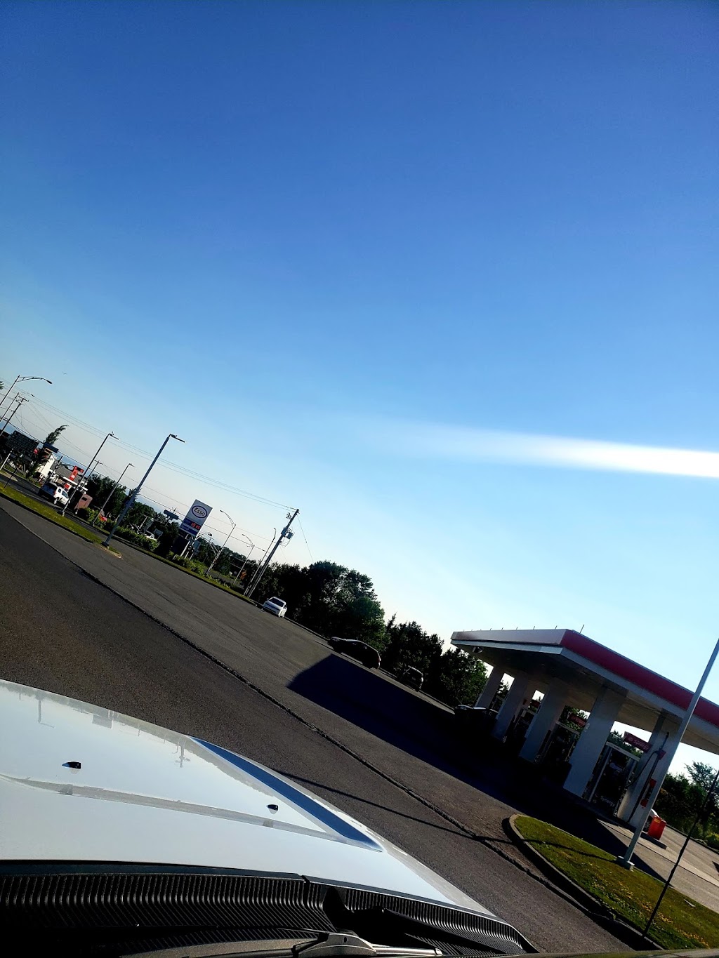 Esso | 495 Rue Laurier, Saint-Apollinaire, QC G0S 2E0, Canada | Phone: (418) 881-2001