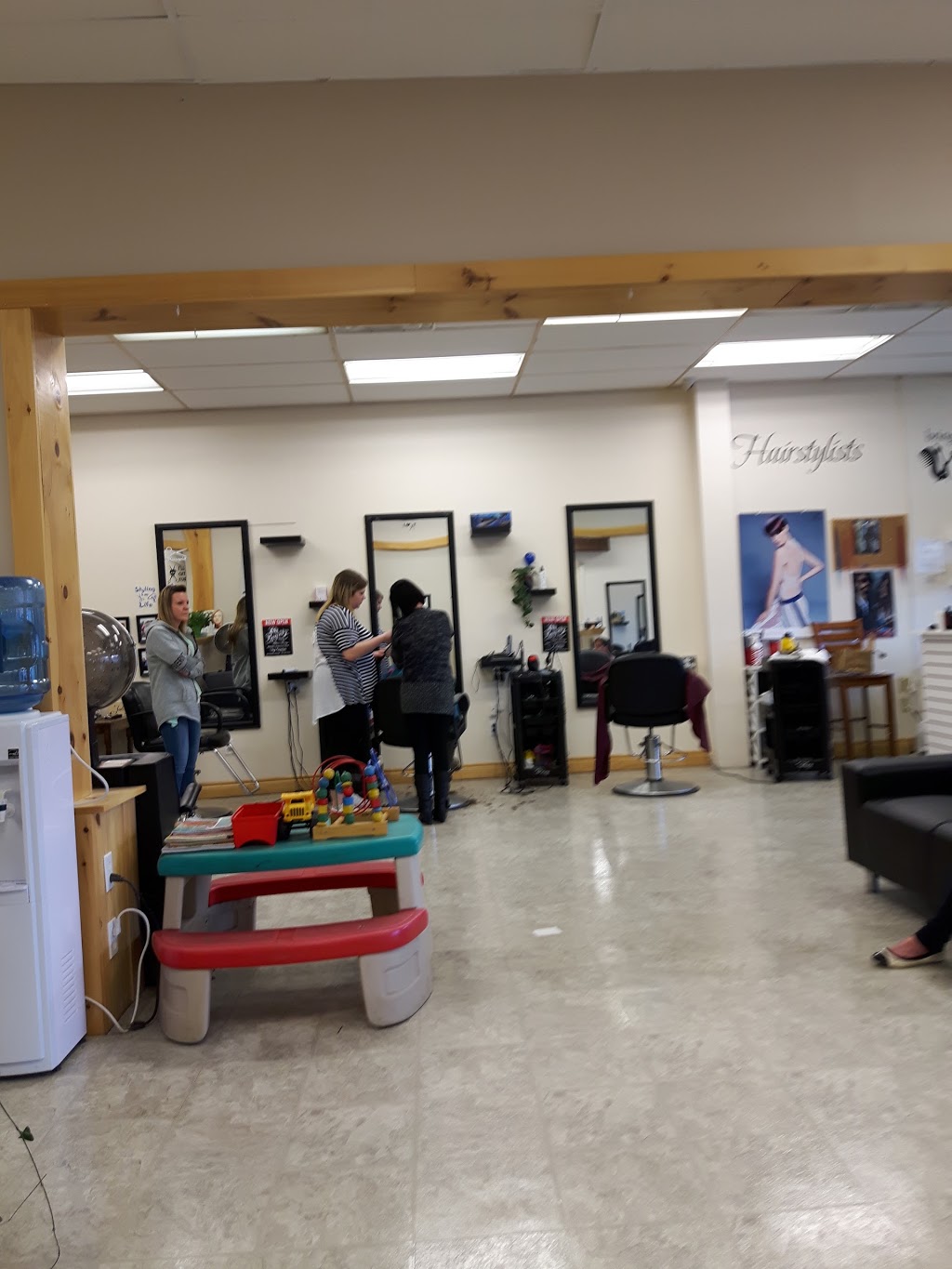 Jcs Hair Design | 464 Victoria Rd N, Guelph, ON N1E 6M1, Canada | Phone: (519) 780-2743