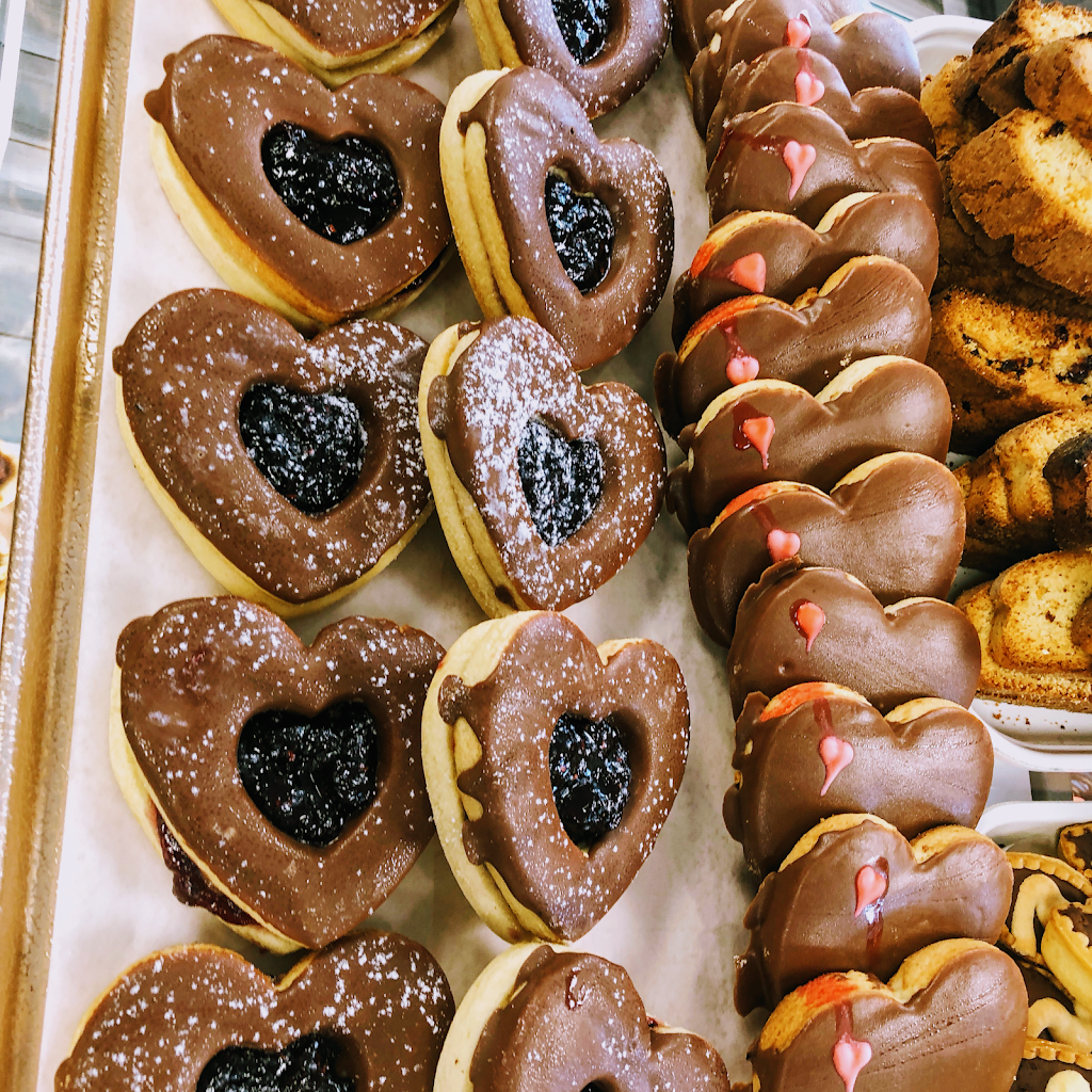 Cappuccino Bakery Bolton | 28 Queen St N, Bolton, ON L7E 1B9, Canada | Phone: (905) 951-6779