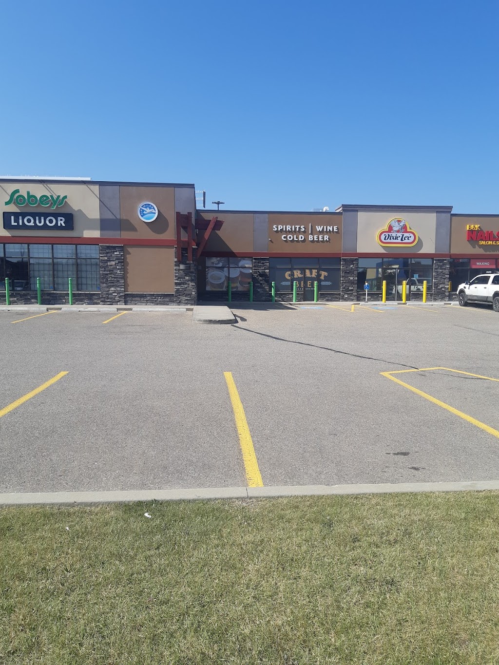 Dixie Lee Fried Chicken | Best Fast Food Restaurant | 3715 47 Ave #600, Sylvan Lake, AB T4S 0C8, Canada | Phone: (587) 853-6653