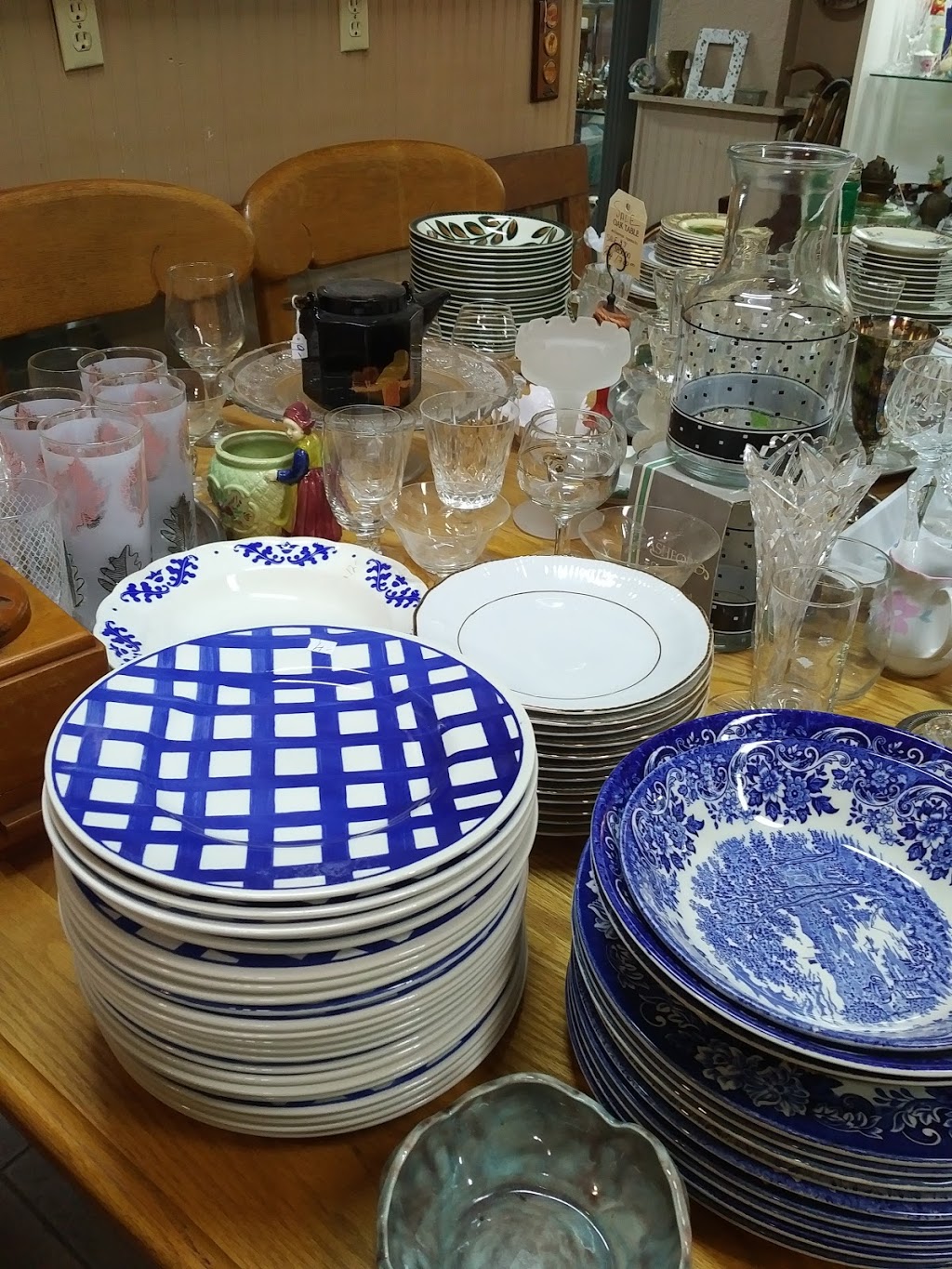 Bartlett House Of Antiques | 1490 Niagara Stone Rd, Virgil, ON L0S 1T0, Canada | Phone: (905) 468-1880