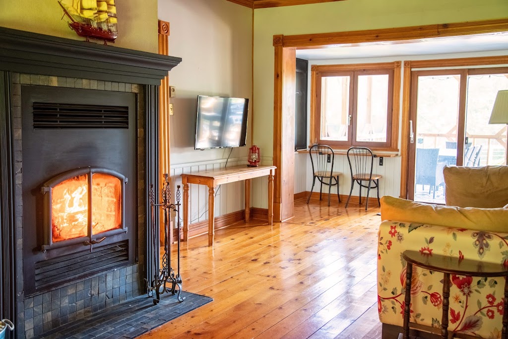 Chalet Chic Antique & Spa | 314 Chem. de Vendée, Amherst, QC J0T 2T0, Canada | Phone: (450) 660-4387