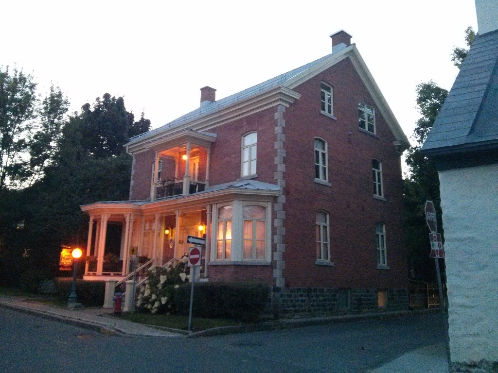 Gîte Loiselle | 836 rue Des Ursulines, Trois-Rivières, QC G9A 5B9, Canada | Phone: (819) 375-2121