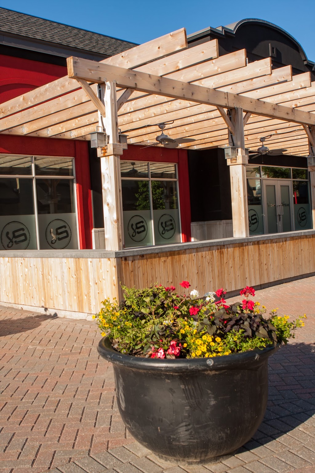Kanata Entertainment Centrum | 745 Kanata Ave, Kanata, ON K2T 1H8, Canada | Phone: (613) 271-8046