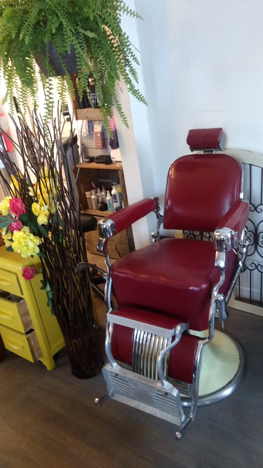 Salon De Coiffure Le Doigte | 714 6e Av, Grand-Mère, QC G9T 2H7, Canada | Phone: (819) 538-1549