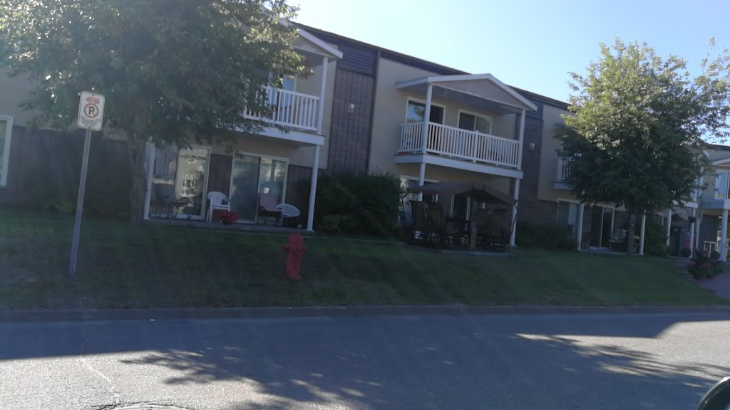 Villa DAlma | 795 Av. des Noisetiers, Alma, QC G8B 7W3, Canada | Phone: (418) 669-2121
