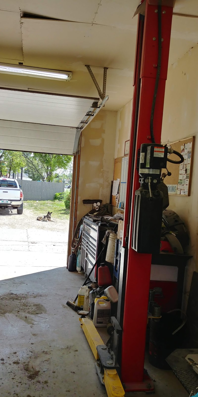 Independent automotive sales and service | 464 Riverton Ave, Winnipeg, MB R2L 0N9, Canada | Phone: (204) 962-7793