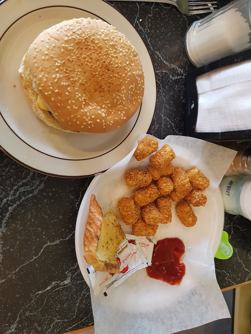 Sweet Queen Family Restaraunt | 2125 19 St, Nanton, AB T0L 1R0, Canada | Phone: (403) 646-2289