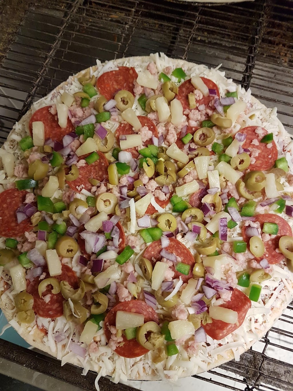 MJs Gourmet Pizza | 11 Westwood Dr, Kitchener, ON N2M 2K5, Canada | Phone: (519) 342-2272
