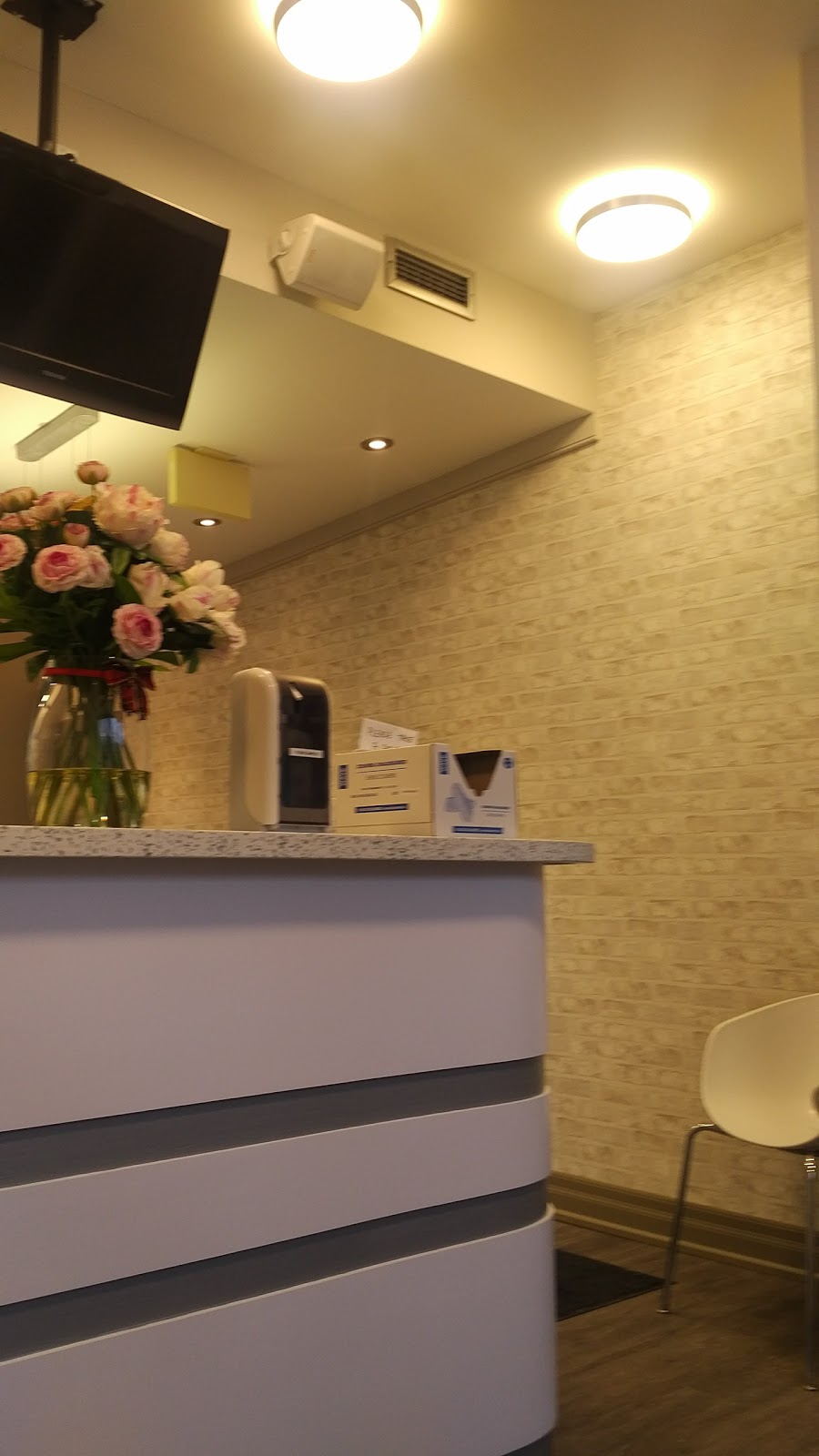United Smiles of Kensington | 297 Augusta Ave, Toronto, ON M5T 2M2, Canada | Phone: (416) 944-2178