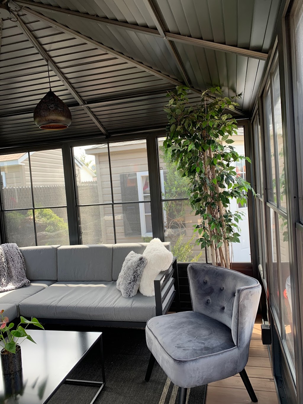 Lawn Jardin | 7800 Rue Notre Dame O, Montréal, QC H4C 3K4, Canada | Phone: (514) 241-9912