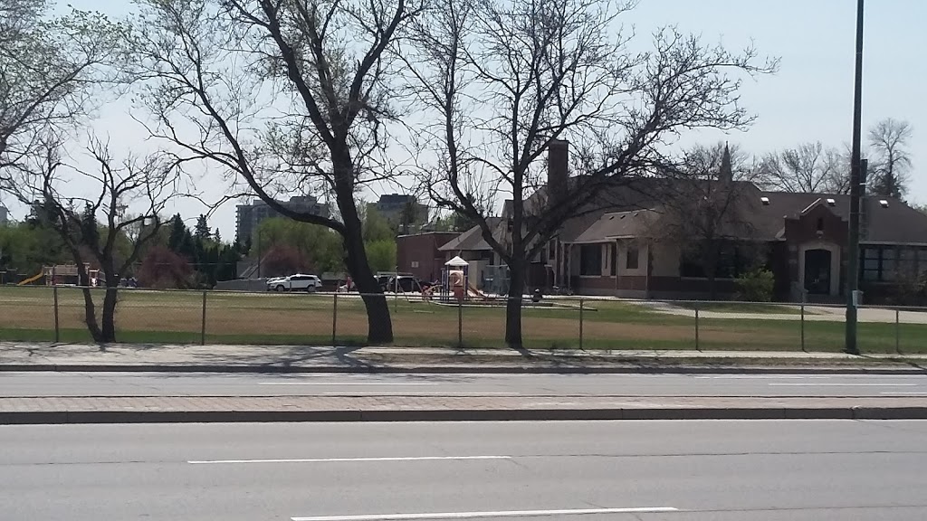 École Assiniboine School | 175 Winston Rd, Winnipeg, MB R3J 1N1, Canada | Phone: (204) 885-2216