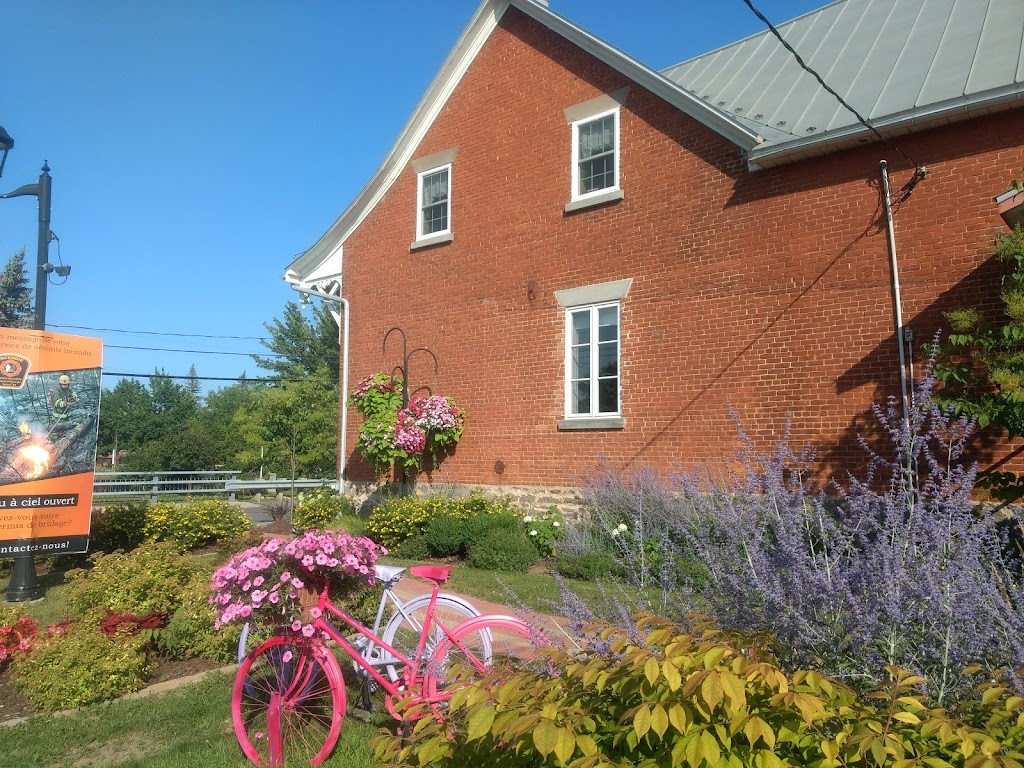 Hôtel de ville | 1263 Chem. Élie-Auclair, Saint-Polycarpe, QC J0P 1X0, Canada | Phone: (450) 265-3777