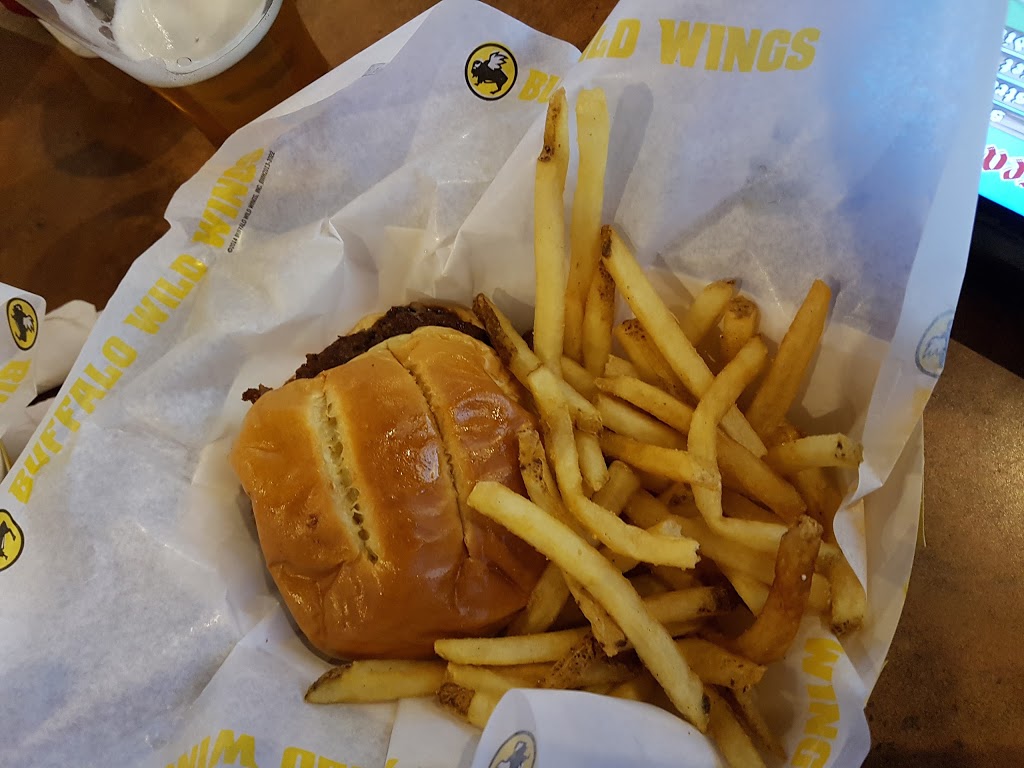 Buffalo Wild Wings | 425 Southdale Rd W #3, London, ON N6P 1M7, Canada | Phone: (519) 680-2828
