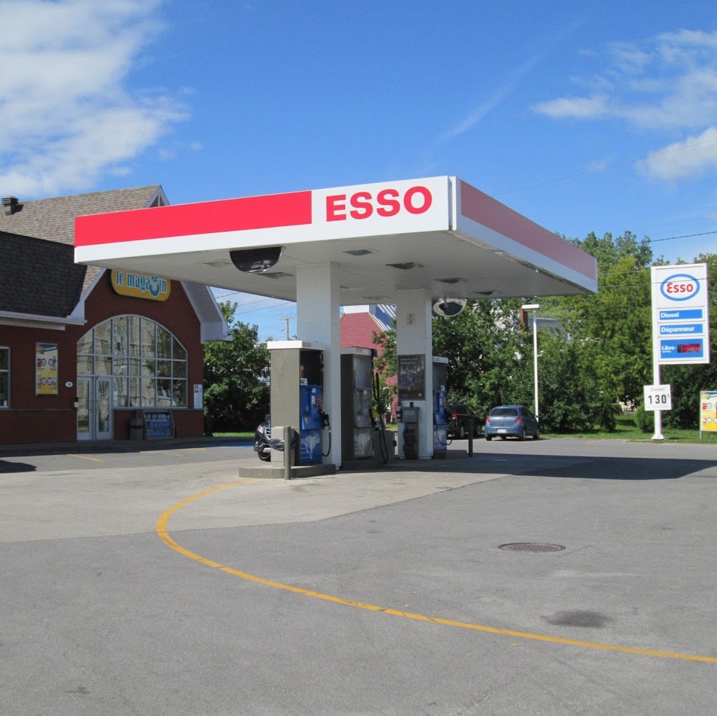 Esso Le magasin | 310 Boulevard Lanaudière, Sainte-Anne-de-la-Pérade, QC G0X 2J0, Canada | Phone: (418) 325-2188