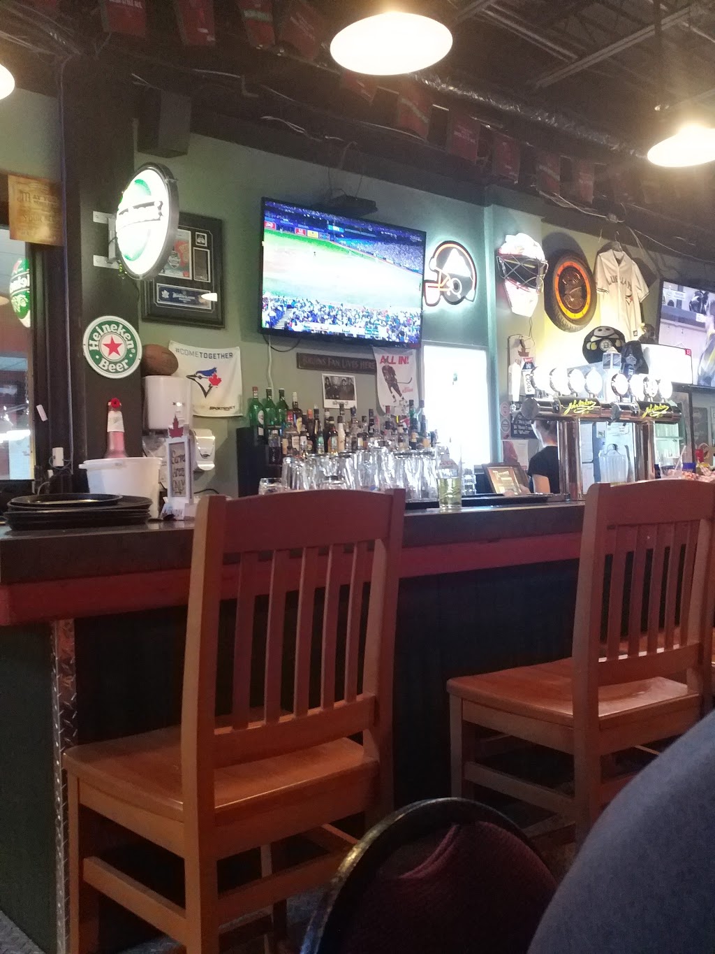 Tailgates Bar & Grill | 200 Fitch St, Welland, ON L3C 4V9, Canada | Phone: (905) 714-9999