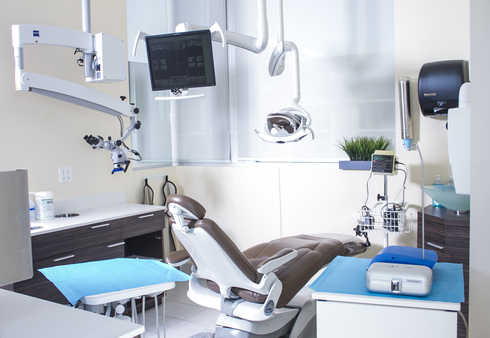 Disera Dental Clinic | 30 Disera Dr Unit# 210, Thornhill, ON L4J 0A7, Canada | Phone: (866) 520-3561