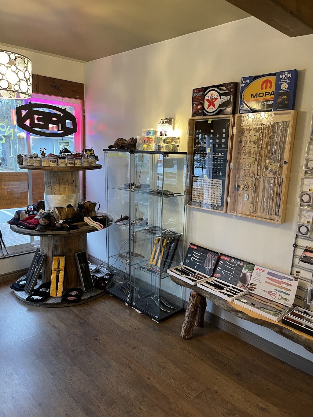 Bad Ass Den | 83 Bolton St, Bobcaygeon, ON K0M 1A0, Canada | Phone: (647) 888-2964