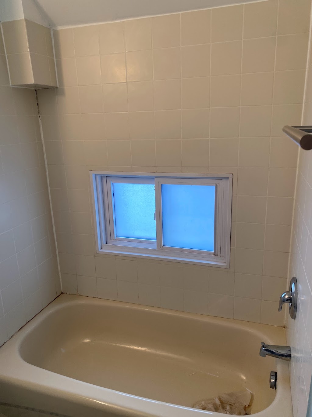 Bathtub Reglaze | 55 Snelgrove Crescent, Barrie, ON L4N 6R6, Canada | Phone: (647) 308-1209