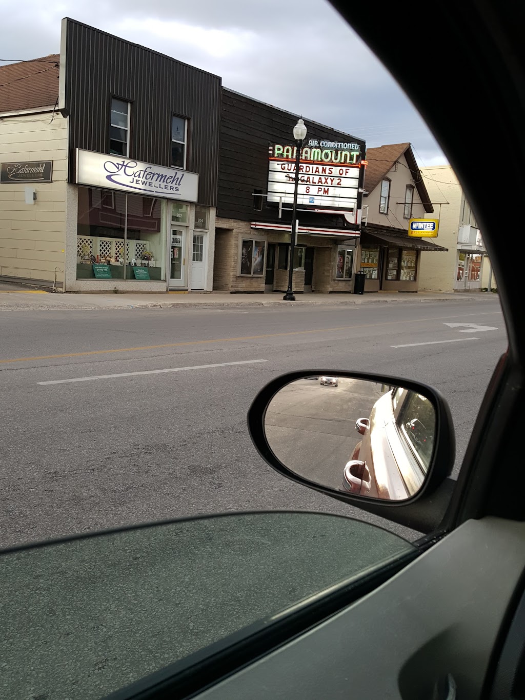 Paramount Theatre | 206 10th St, Hanover, ON N4N 1N7, Canada | Phone: (519) 364-2066