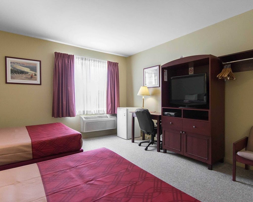 Econo Lodge Montmorency Falls | 5490 Boulevard Sainte-Anne, Boischatel, QC G0A 1H0, Canada | Phone: (418) 822-4777