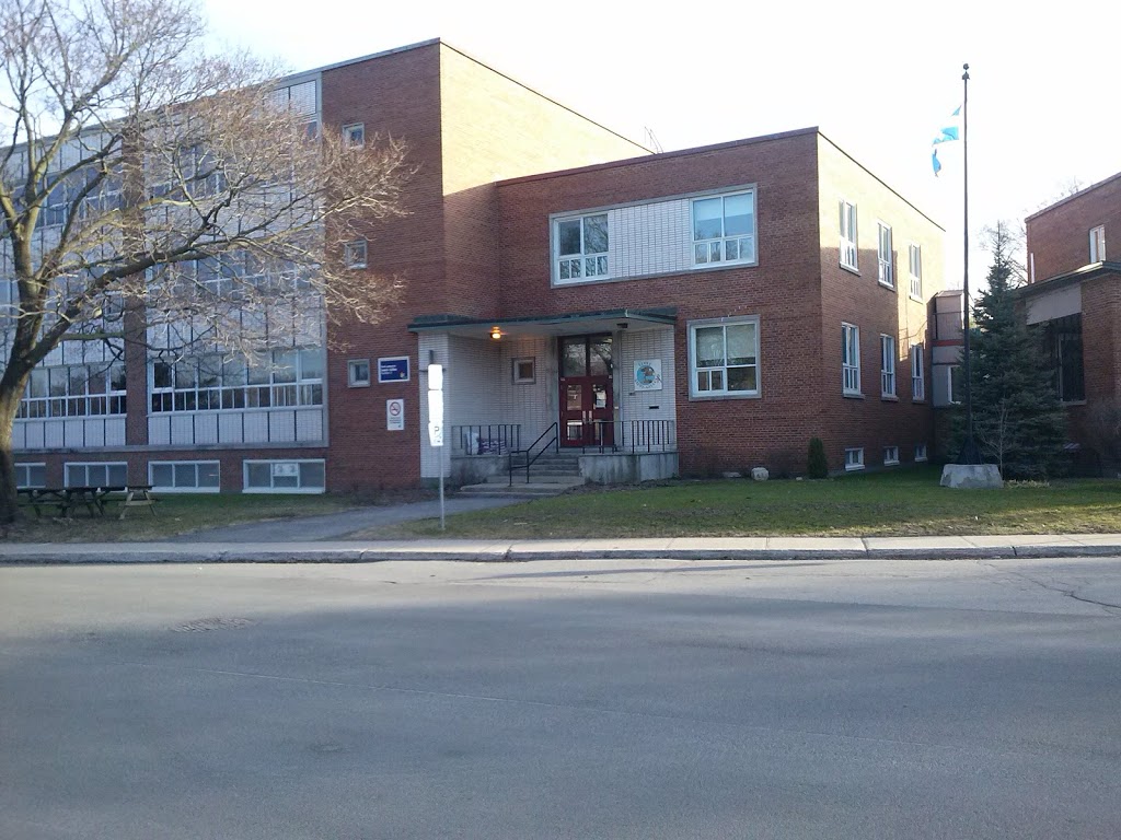 École St-Gilles, Pavillon 2 | 226 Rue des Alpes, Laval, QC H7G 3V8, Canada | Phone: (450) 662-7000