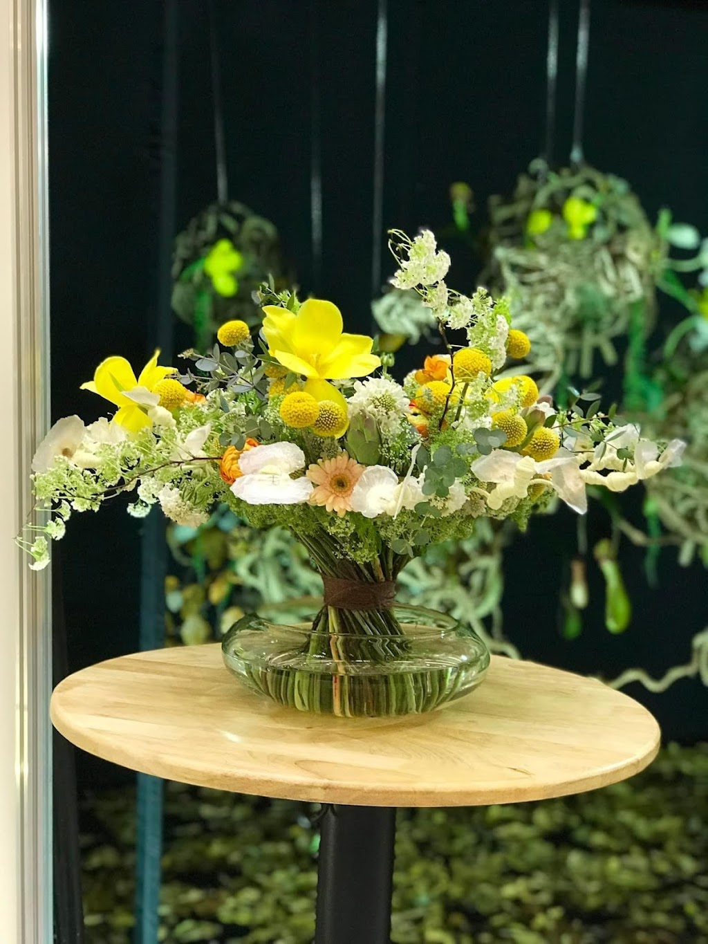Lala Florist and Gifts | 120 Dallimore Cir #205, North York, ON M3C 4J1, Canada | Phone: (647) 572-6585