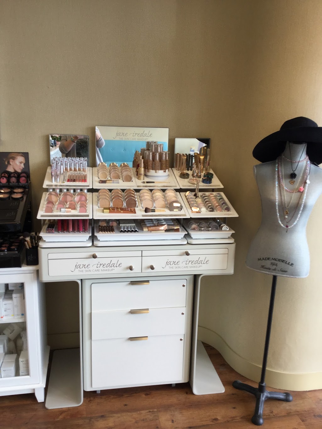 Glow Skincare Clinic | 1848 Main St #132, Penticton, BC V2A 5H3, Canada | Phone: (778) 476-5556