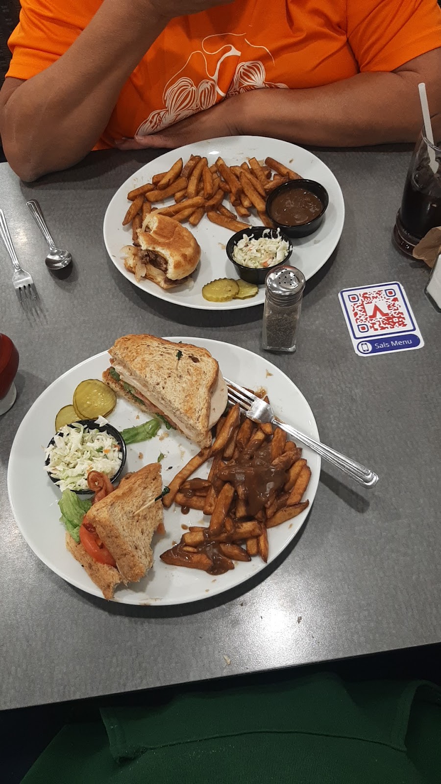 Salisbury House (Portage & Parkdale) | 3315 Portage Ave, Winnipeg, MB R3K 0W7, Canada | Phone: (204) 889-3156