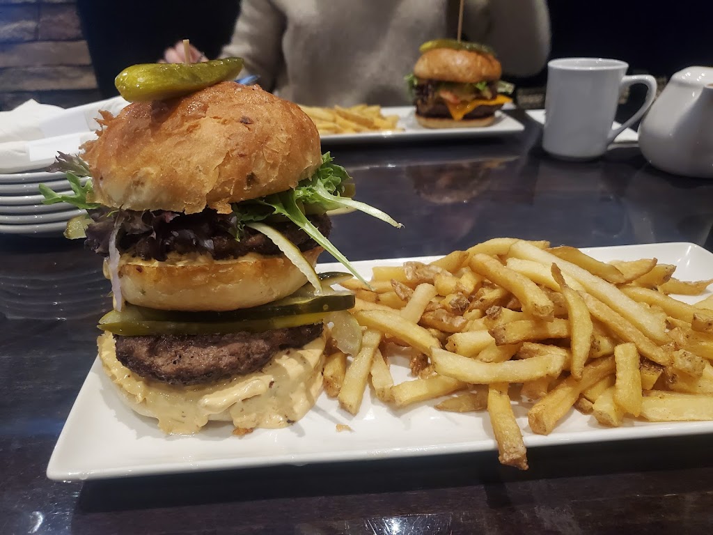 Stonewalls Restaurant | 339 York Blvd, Hamilton, ON L8R 2X9, Canada | Phone: (905) 577-0808