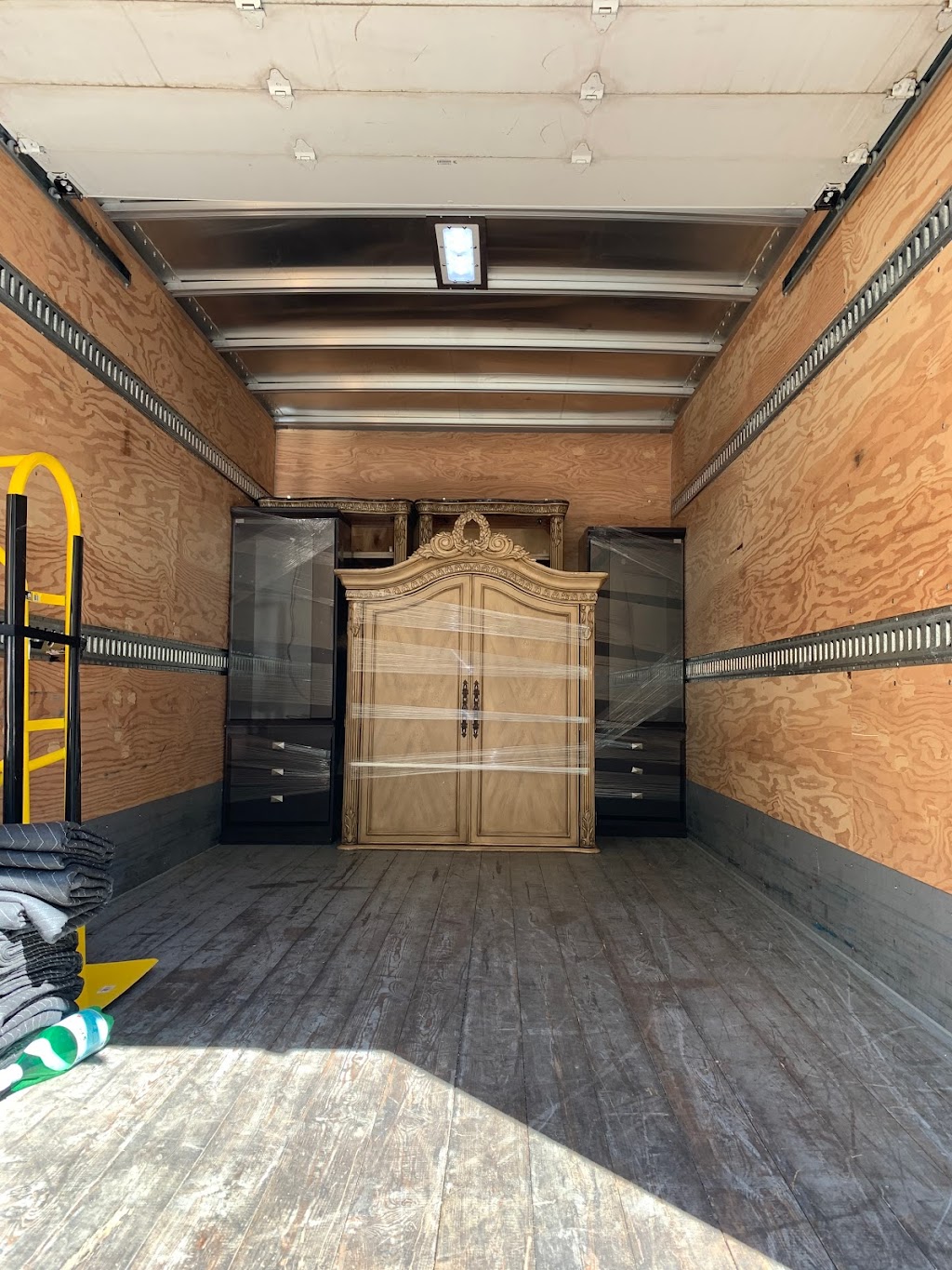 Maksal Moving | 15440 Roper Ave, White Rock, BC V4B 2G5, Canada | Phone: (778) 320-2451
