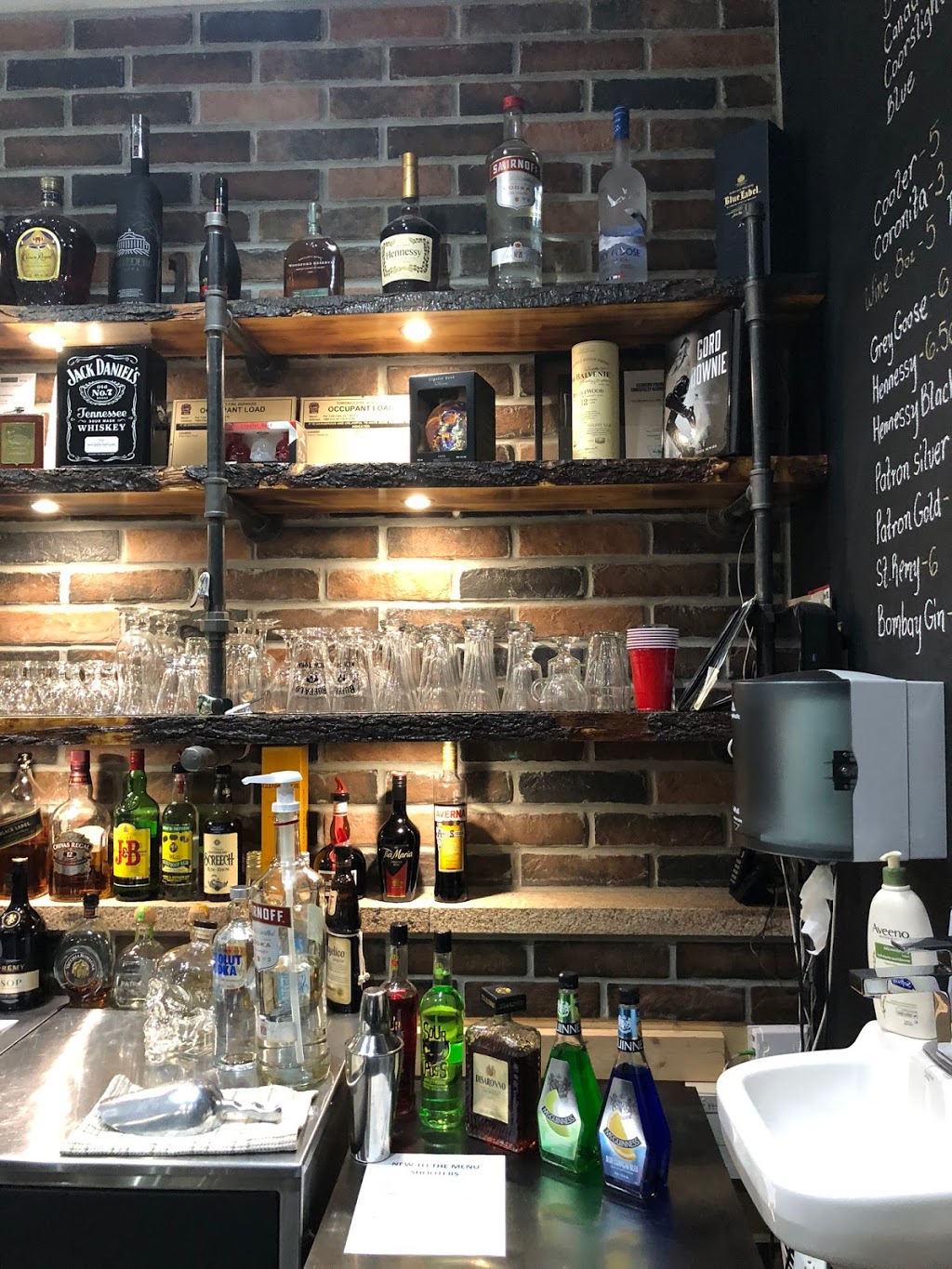 Georges eatery + bar inc | 1988 Eglinton Ave W, Toronto, ON M9E 2J9, Canada | Phone: (416) 784-9091