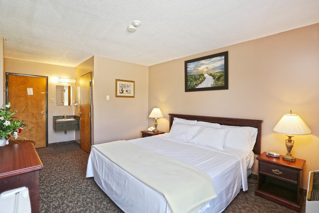King Hotel | 112 King St, Palmerston, ON N0G 2P0, Canada | Phone: (519) 343-3906