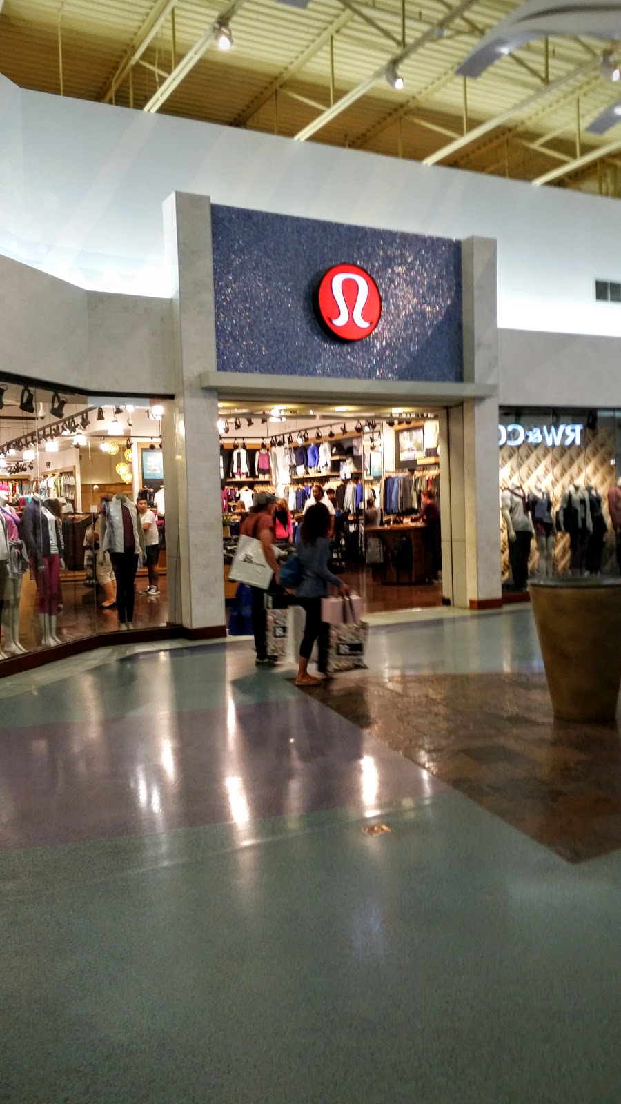 lululemon | 1 Bass Pro Mills Dr Unit 164A, Vaughan, ON L4H 0A1, Canada | Phone: (905) 669-2039