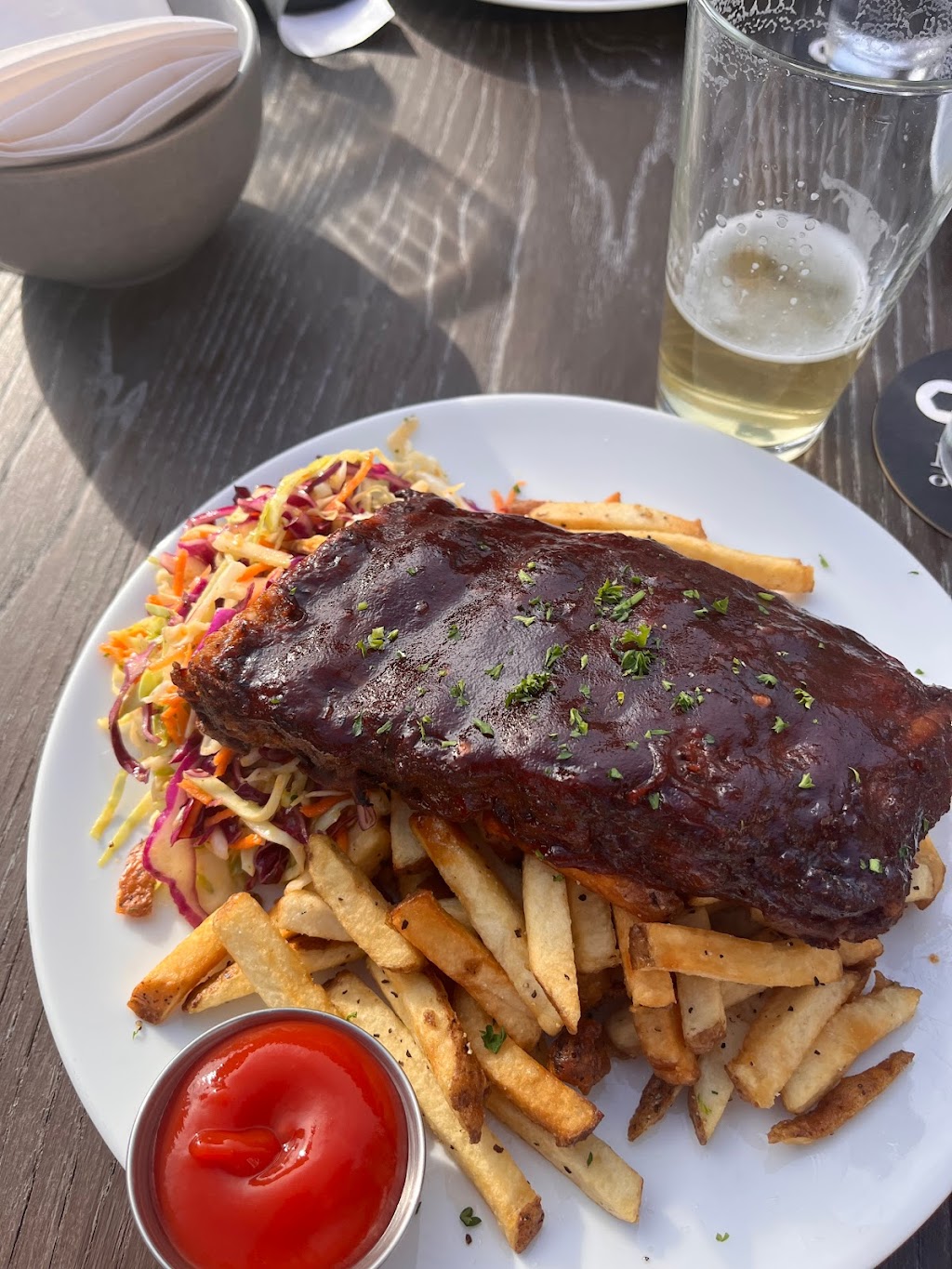 Monks on Marine | 4603 Marine Ave, Powell River, BC V8A 2K7, Canada | Phone: (604) 489-3353