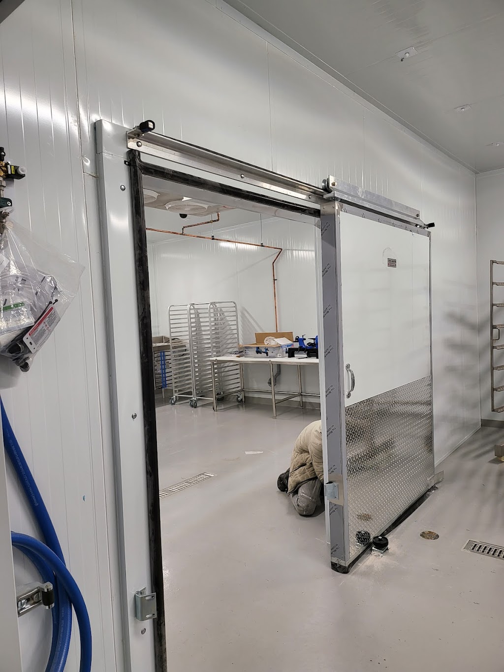 Canadian cooling corporation | 2283 Industrial Park Rd, Innisfil, ON L9S 3V9, Canada | Phone: (416) 540-3031