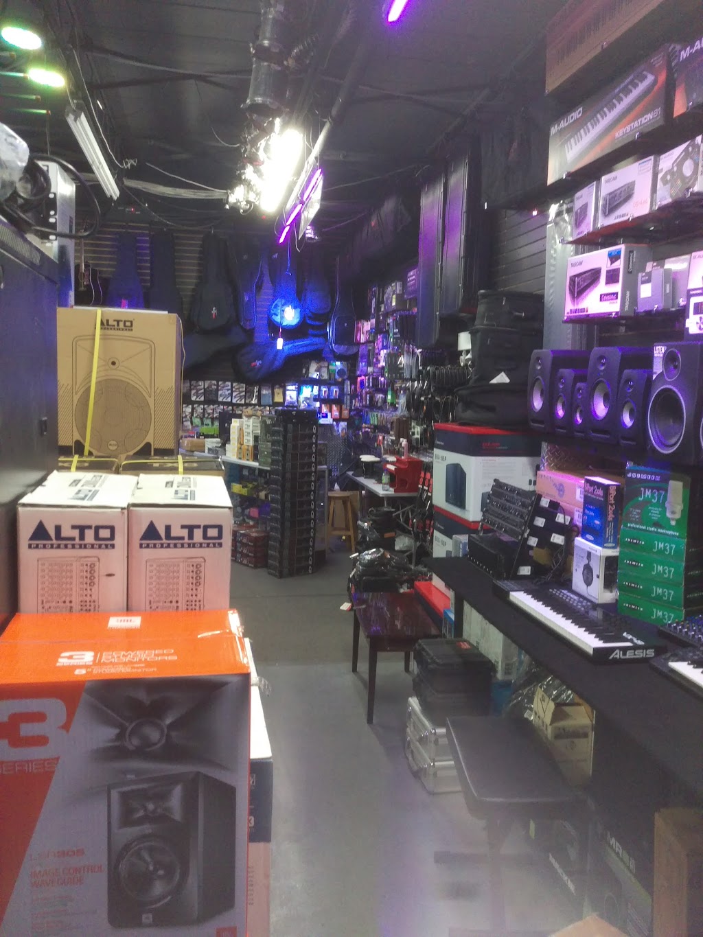 Musique Red One Music | 2069 Avenue Chartier, Dorval, QC H9P 1H3, Canada | Phone: (514) 225-2226