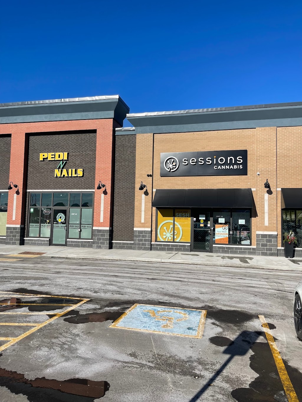 Sessions Cannabis Tottenham | 130 Mill St E Unit #6, Tottenham, ON L0G 1W0, Canada | Phone: (705) 440-6866