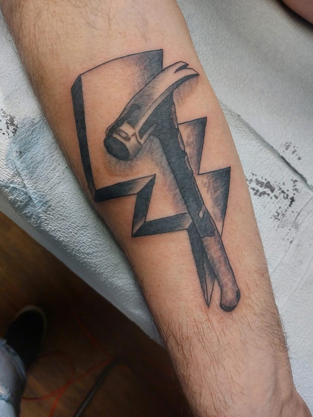 Rising Kings Tatouages, percages et barbiers | 54 Rue Charlotte, Sorel-Tracy, QC J3P 1G3, Canada | Phone: (579) 363-1313