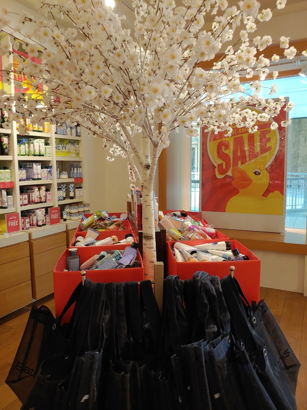 Bath & Body Works | 900 Maple Ave, Burlington, ON L7S 2J8, Canada | Phone: (905) 639-4589
