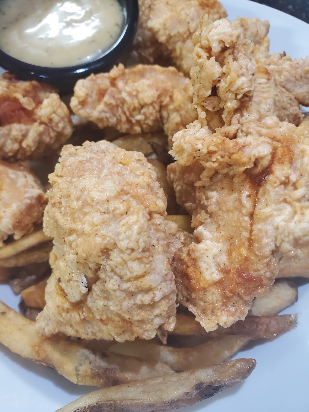 Treble’s Beach Bar & Grill | 14 Main St, Winnipeg Beach, MB R0C 3G0, Canada | Phone: (204) 389-4424