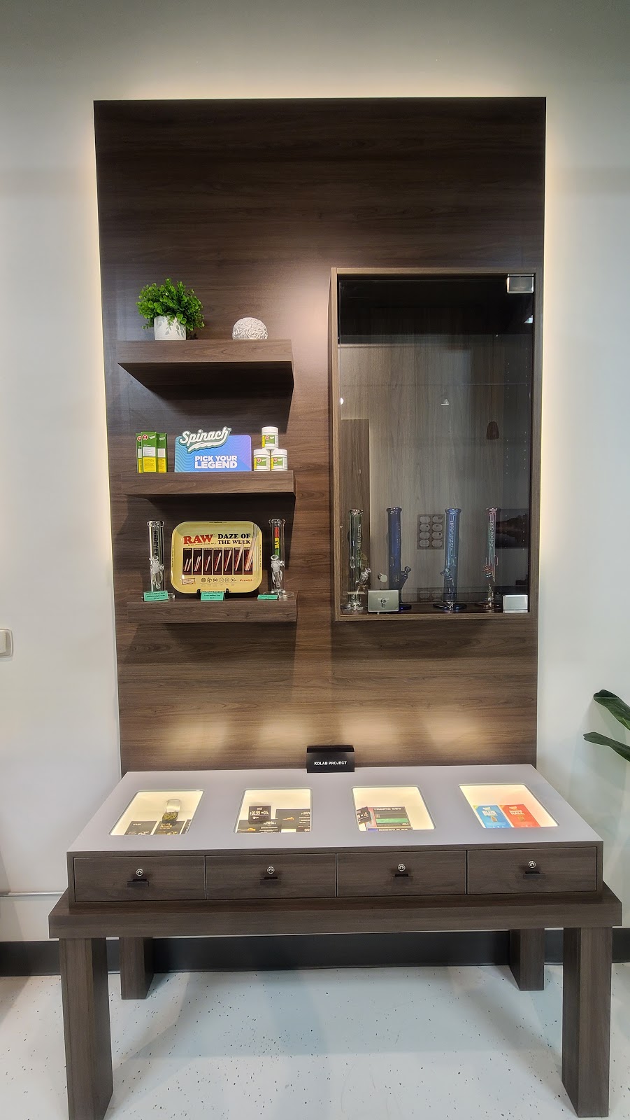 Cannabis Link Sherwood | 1225 Wonderland Rd N #40A, London, ON N6G 2V9, Canada | Phone: (519) 657-4747
