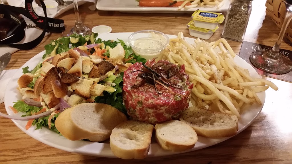 Grillade La Bohème | 955 Rue Richelieu, La Malbaie, QC G5A 2X8, Canada | Phone: (418) 202-0544
