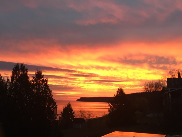 Cee Cee North On The Bay Bed and Breakfast | 250 Cape Chin North Shore Rd, Lions Head, ON N0H 1W0, Canada | Phone: (519) 795-7365