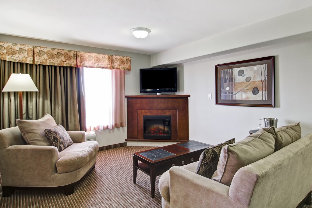 Canalta Hotel | 1360 Sims Ave, North Weyburn, SK S0C 1X0, Canada | Phone: (306) 842-8000