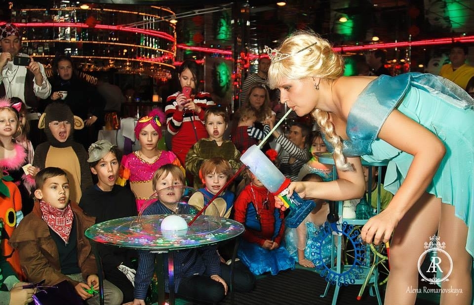Malvina Bubble Show | 370 Dixon Rd, Toronto, ON M9R 1T2, Canada | Phone: (647) 229-8021