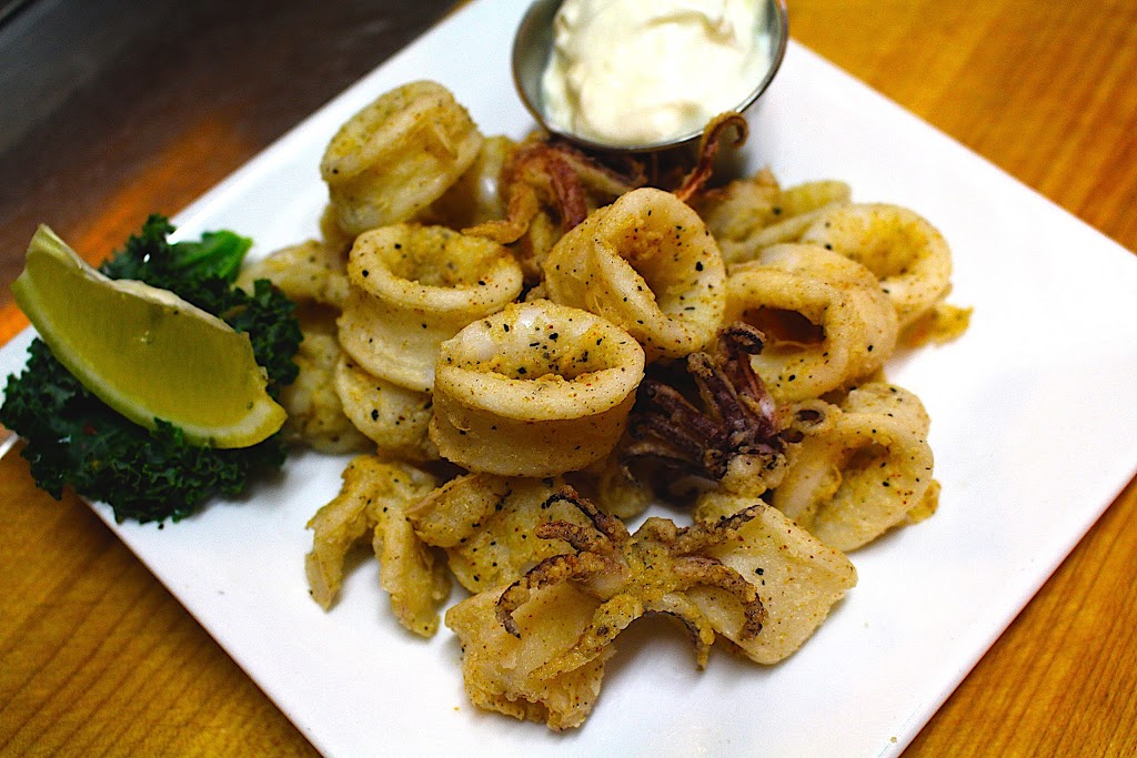 Johns Fish N Chips | 5090 Dundas St W, Etobicoke, ON M9A 1C2, Canada | Phone: (416) 231-3474