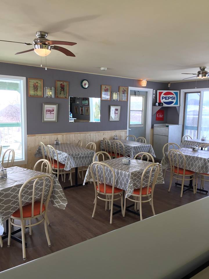 Casse-croûte Marché Pouliot | 2683 Chemin Royal, Sainte-Famille, QC G0A 3P0, Canada | Phone: (418) 829-3066